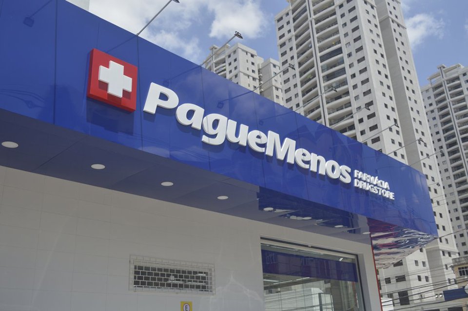 Fachada em ACM Azul farmacia