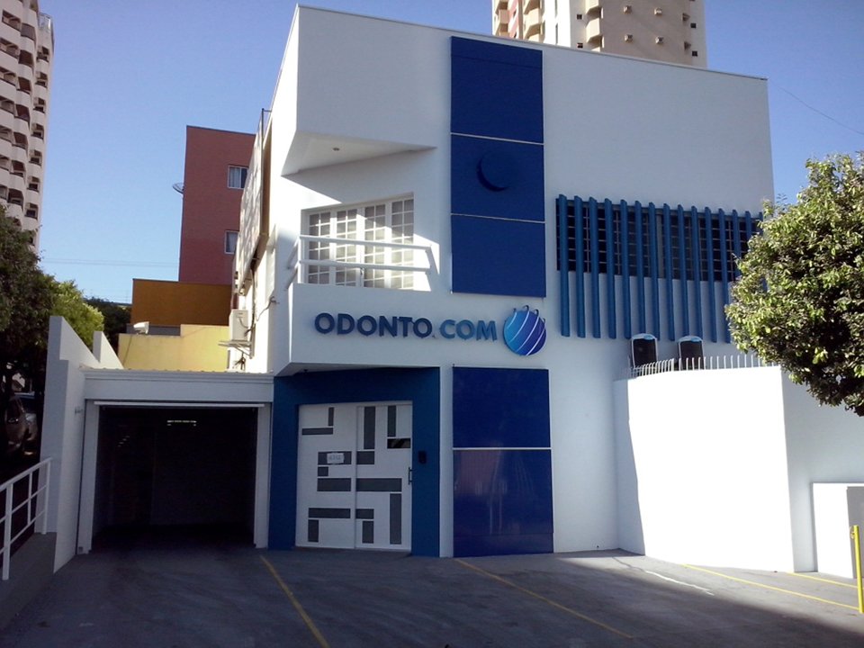 Fachada em ACM Azul odontologia