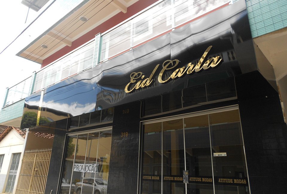 Fachada em ACM Preto