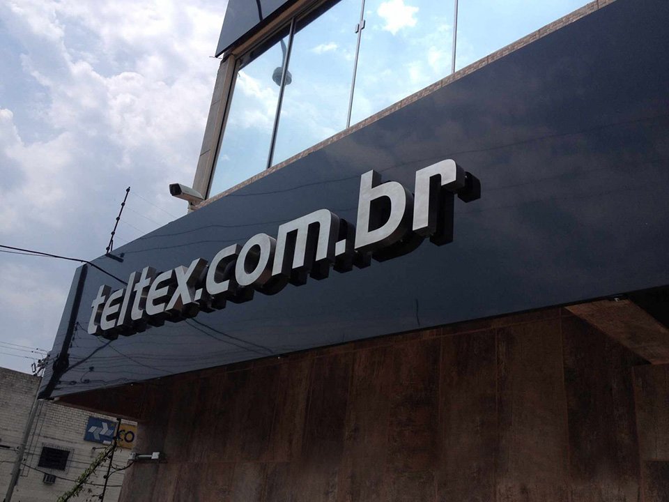 Fachada em ACM Preto
