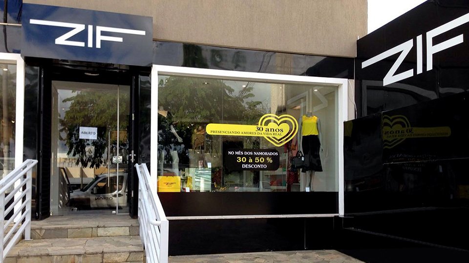 Fachada em ACM Preto