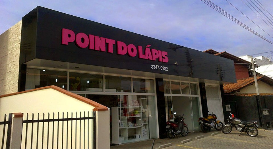 Fachada em ACM Preto