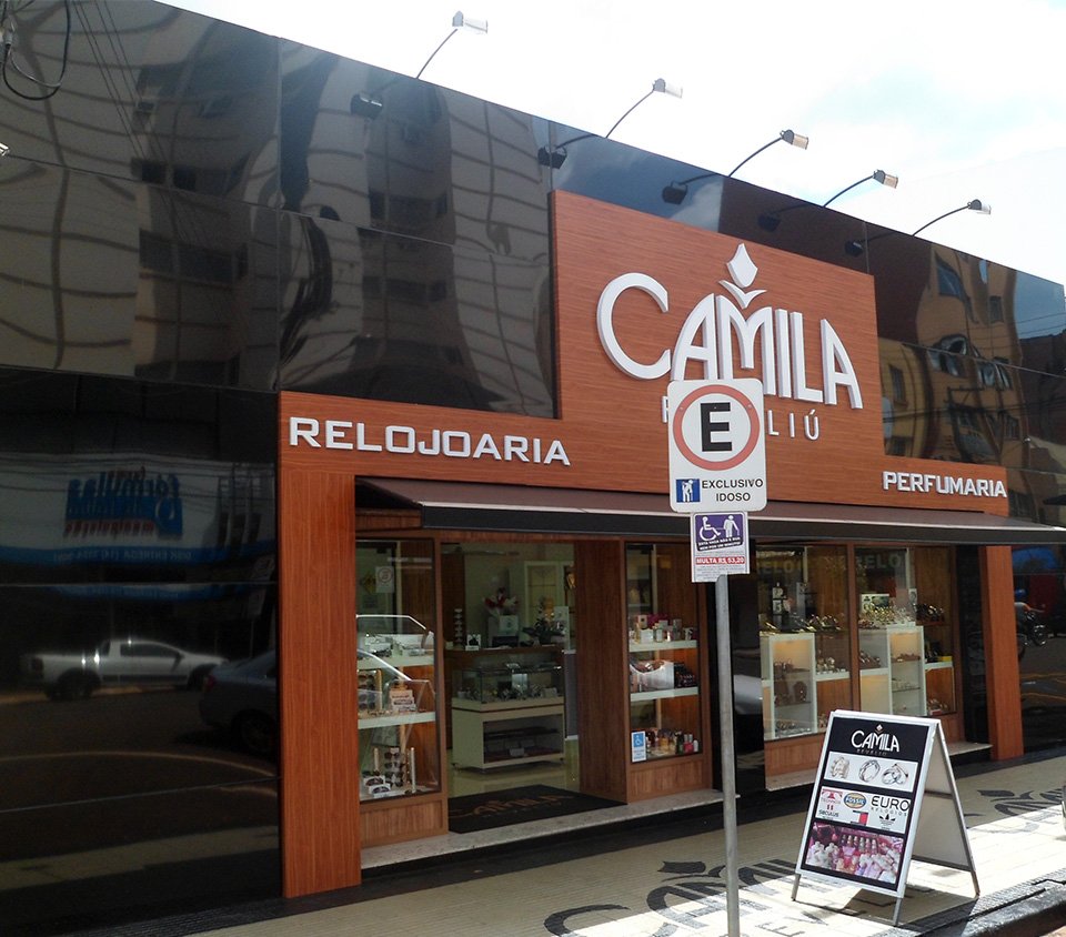 Fachada em ACM Preto