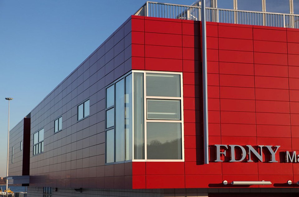 Fachada em ACM Vermelho