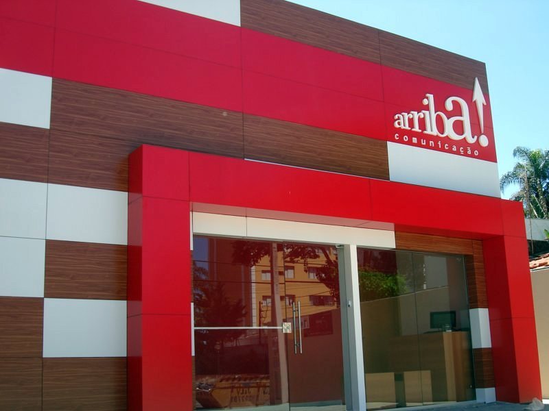 Fachada em ACM Vermelho