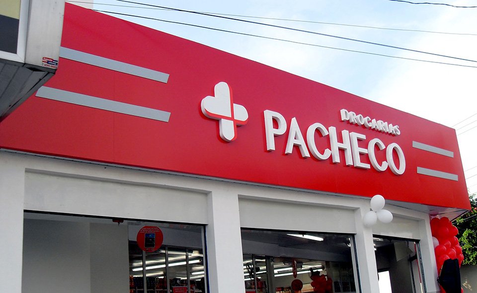Fachada em ACM Vermelho
