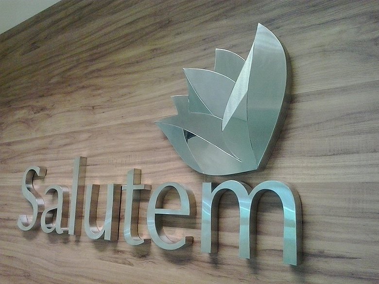 Letra Caixa Inox Salutem