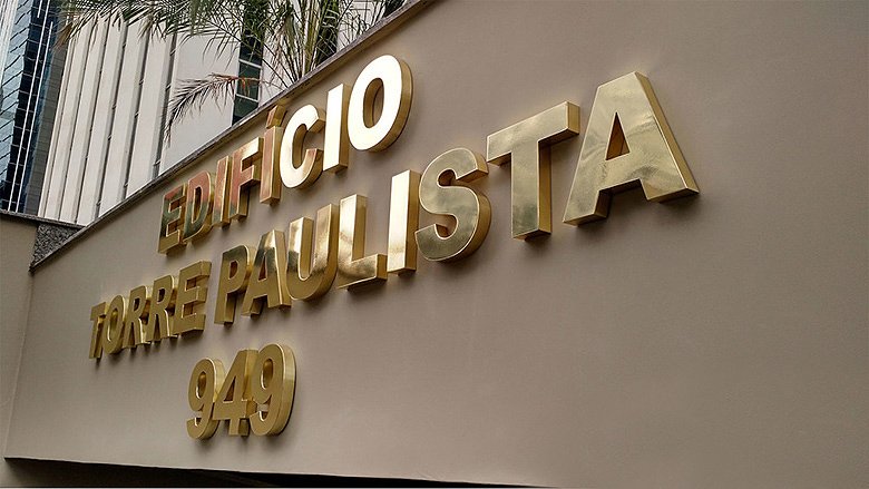 Letra Caixa em Latão Edifício