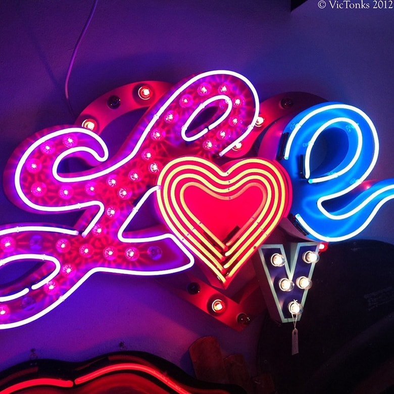 letreiro luminoso love letra iluminada amor neon